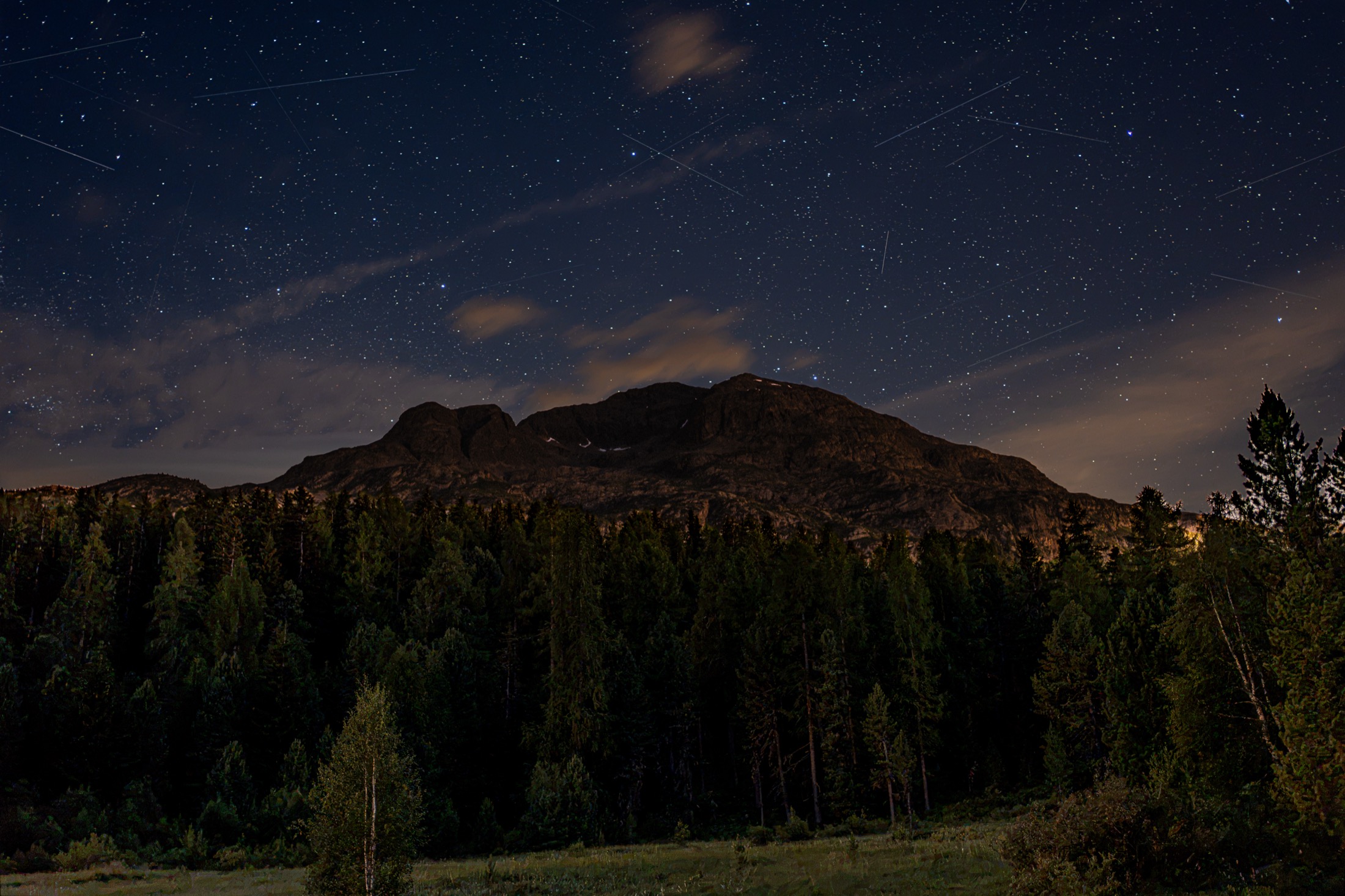 A starlit mountain sky above the Engadin